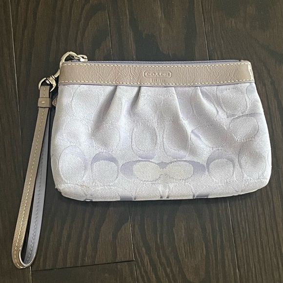Coach monogram lilac wristlet with grey trim - Picture 1 of 6
